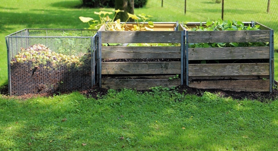 Komposthaufen im Garten.