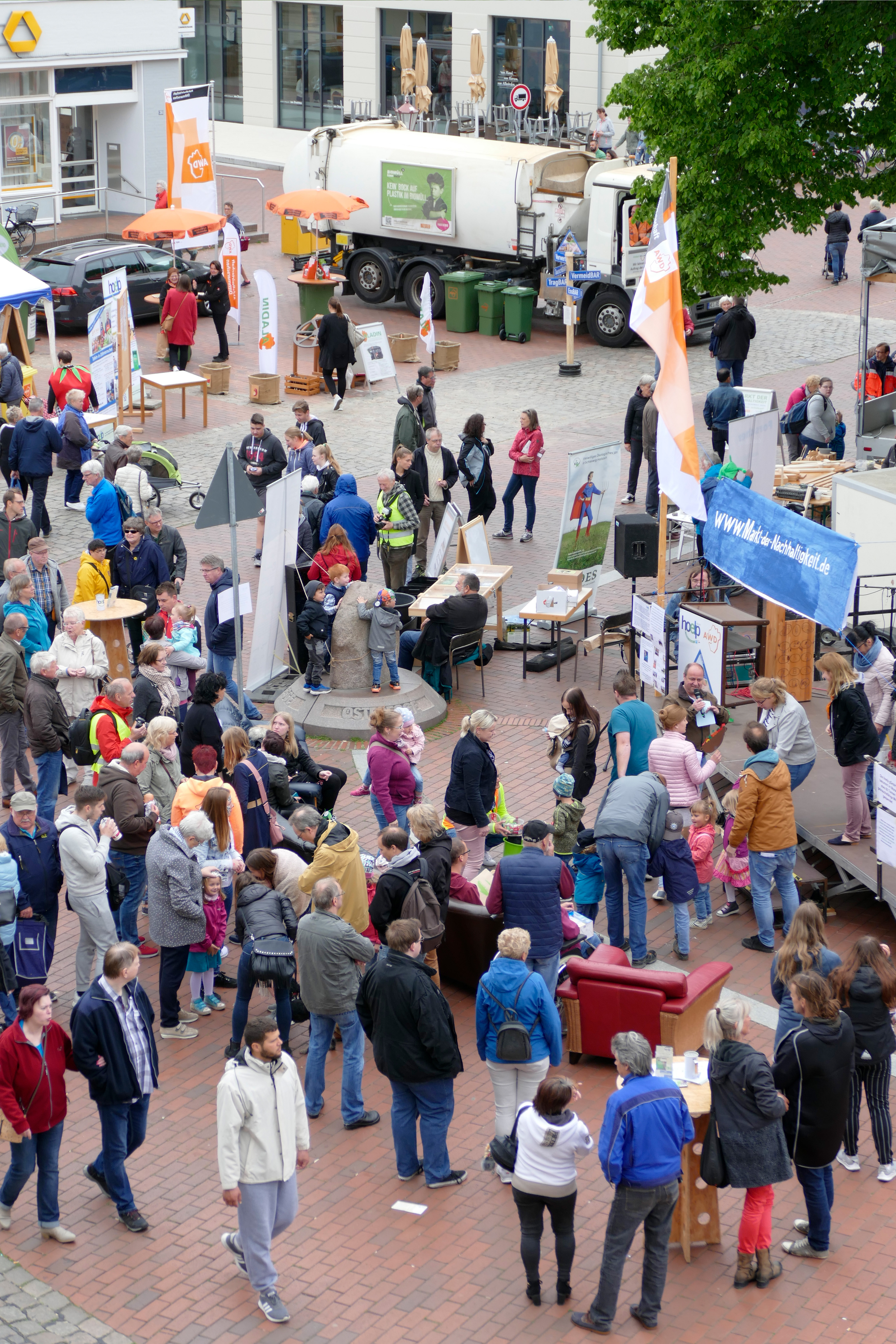 Markt der Nachhaltigkeit auf dem Heider Marktplatz.